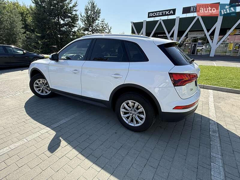 Внедорожник / Кроссовер Audi Q5 2017 в Хмельницком