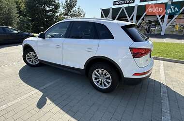 Позашляховик / Кросовер Audi Q5 2017 в 