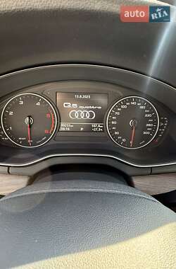Позашляховик / Кросовер Audi Q5 2017 в 
