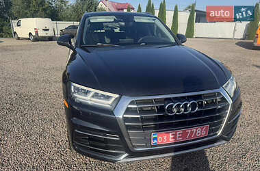 Внедорожник / Кроссовер Audi Q5 2018 в 