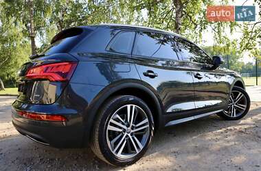 Внедорожник / Кроссовер Audi Q5 2018 в 
