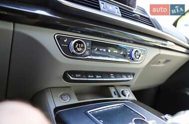 Внедорожник / Кроссовер Audi Q5 2018 в 