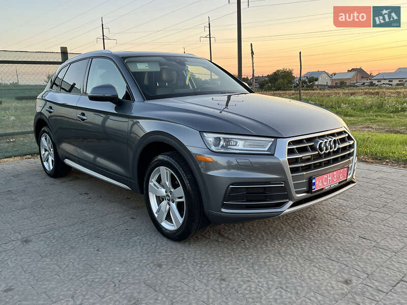 Внедорожник / Кроссовер Audi Q5 2018 в 