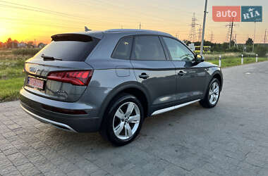 Внедорожник / Кроссовер Audi Q5 2018 в 