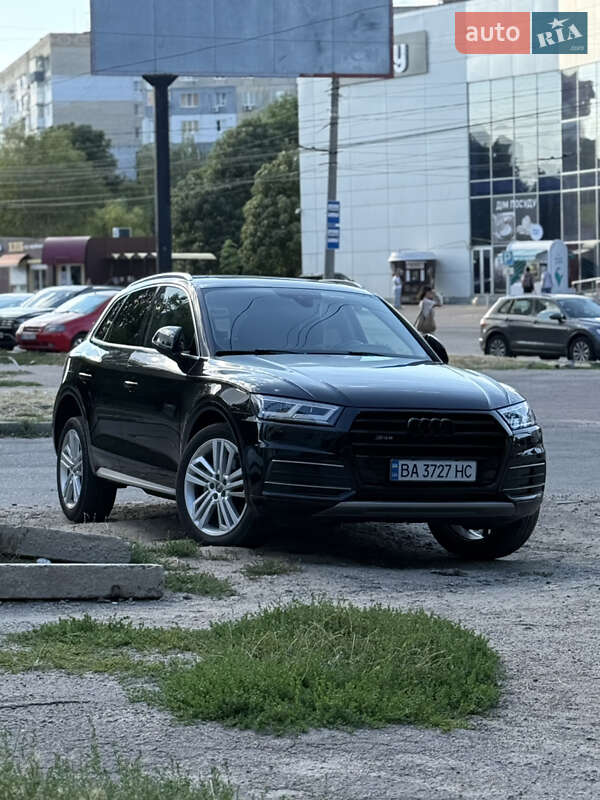 Внедорожник / Кроссовер Audi Q5 2018 в 