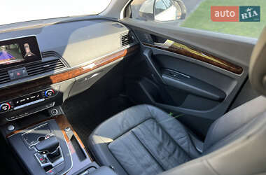 Внедорожник / Кроссовер Audi Q5 2018 в 