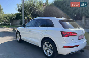Внедорожник / Кроссовер Audi Q5 2018 в 