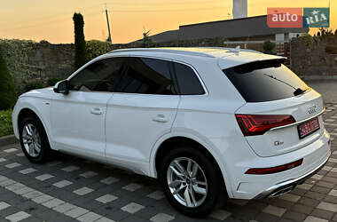 Внедорожник / Кроссовер Audi Q5 2022 в 