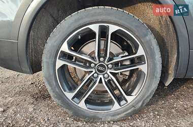 Внедорожник / Кроссовер Audi Q5 2017 в 