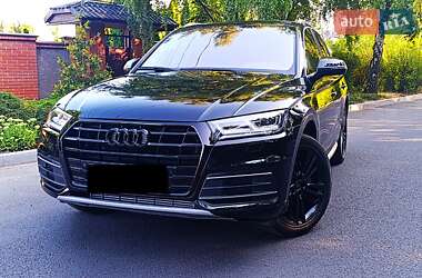 Внедорожник / Кроссовер Audi Q5 2018 в 