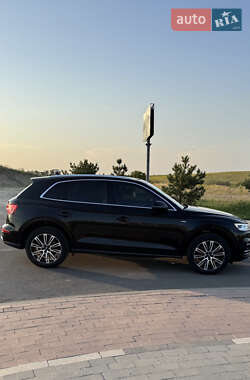 Внедорожник / Кроссовер Audi Q5 2017 в 