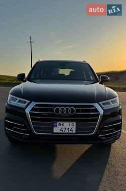 Внедорожник / Кроссовер Audi Q5 2017 в 
