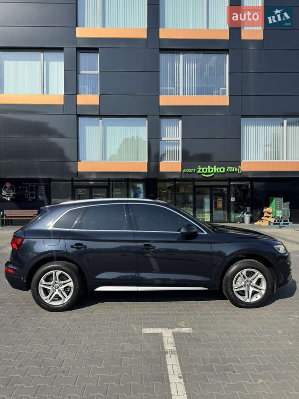 Внедорожник / Кроссовер Audi Q5 2018 в Ужгороде