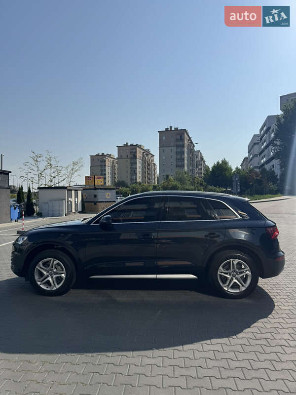 Внедорожник / Кроссовер Audi Q5 2018 в Ужгороде
