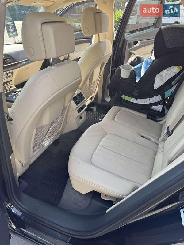 Внедорожник / Кроссовер Audi Q5 2018 в Ужгороде