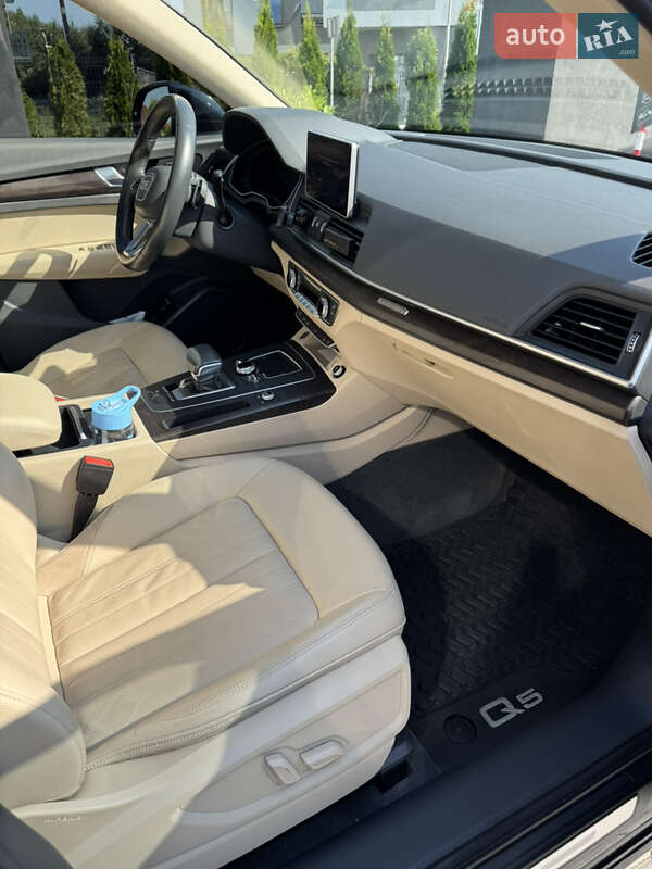 Внедорожник / Кроссовер Audi Q5 2018 в Ужгороде