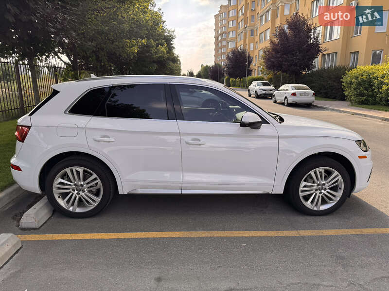 Внедорожник / Кроссовер Audi Q5 2017 в Софиевской Борщаговке