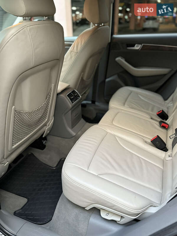 Внедорожник / Кроссовер Audi Q5 2010 в Киеве