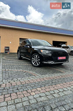 Внедорожник / Кроссовер Audi Q5 2021 в 