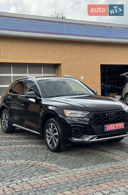 Внедорожник / Кроссовер Audi Q5 2021 в 