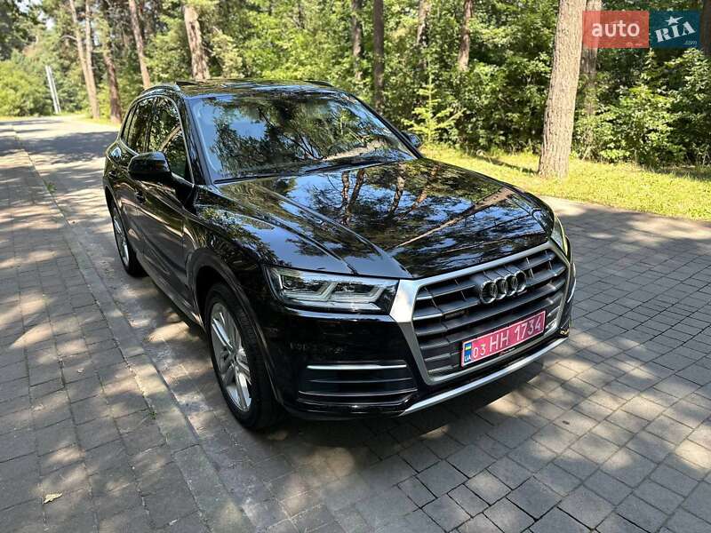 Внедорожник / Кроссовер Audi Q5 2017 в 