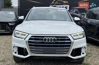Внедорожник / Кроссовер Audi Q5 2018 в 