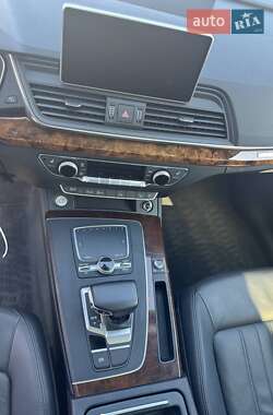 Внедорожник / Кроссовер Audi Q5 2017 в 