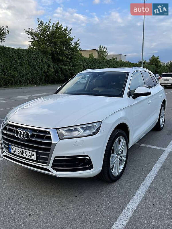 Внедорожник / Кроссовер Audi Q5 2018 в 