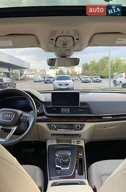 Внедорожник / Кроссовер Audi Q5 2018 в 