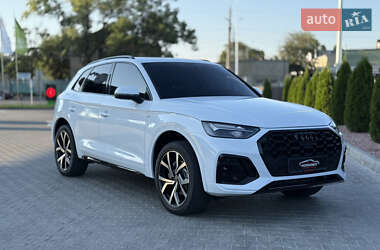 Внедорожник / Кроссовер Audi Q5 2022 в 