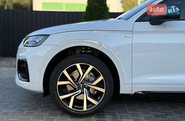 Внедорожник / Кроссовер Audi Q5 2022 в 