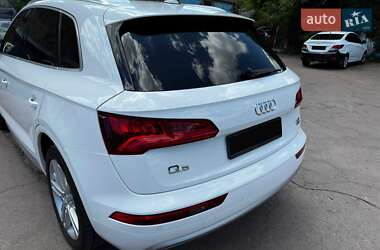 Внедорожник / Кроссовер Audi Q5 2017 в 