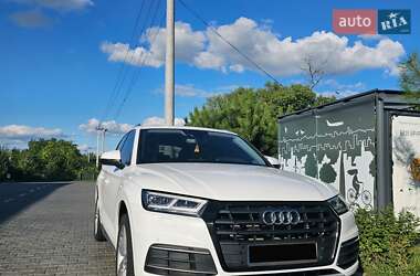 Внедорожник / Кроссовер Audi Q5 2017 в 