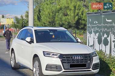 Внедорожник / Кроссовер Audi Q5 2017 в 