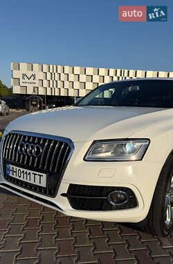 Позашляховик / Кросовер Audi Q5 2015 в 