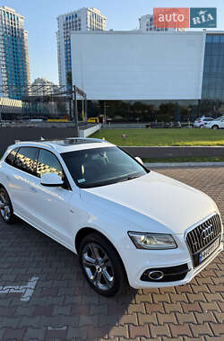 Позашляховик / Кросовер Audi Q5 2015 в 