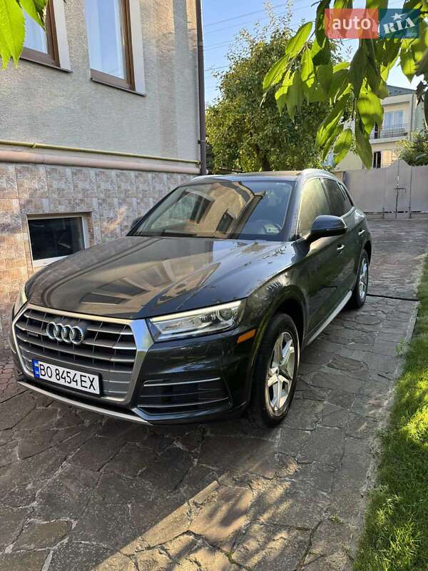 Внедорожник / Кроссовер Audi Q5 2017 в 
