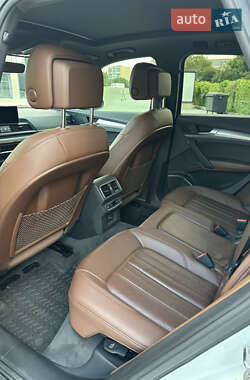 Внедорожник / Кроссовер Audi Q5 2018 в 