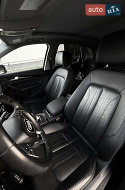 Внедорожник / Кроссовер Audi Q5 2018 в 