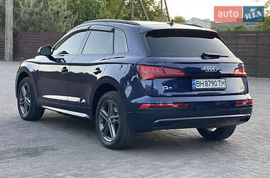 Внедорожник / Кроссовер Audi Q5 2017 в 