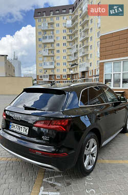 Внедорожник / Кроссовер Audi Q5 2018 в 