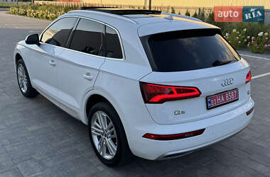 Внедорожник / Кроссовер Audi Q5 2017 в 