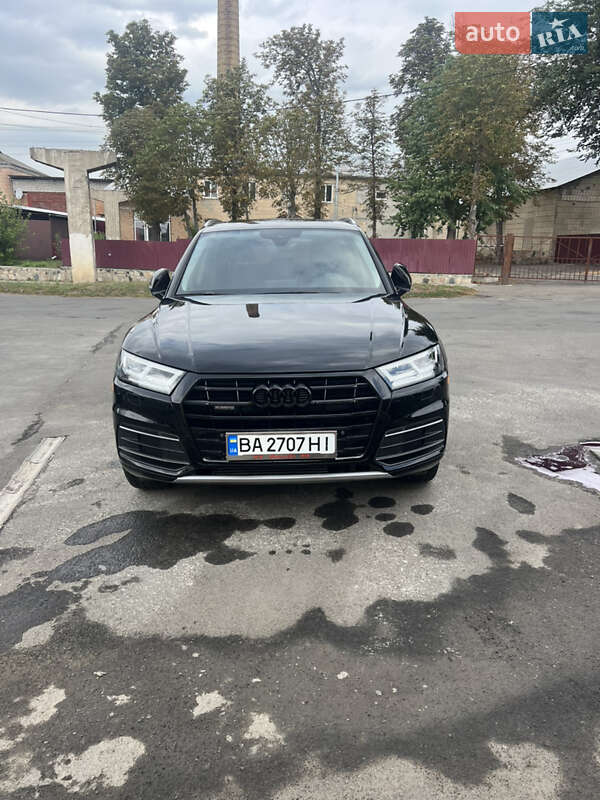 Внедорожник / Кроссовер Audi Q5 2020 в 