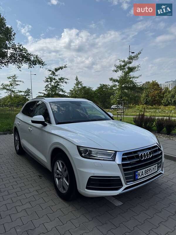 Внедорожник / Кроссовер Audi Q5 2018 в 