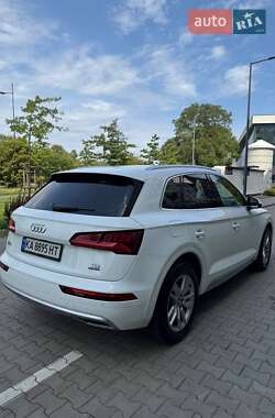 Внедорожник / Кроссовер Audi Q5 2018 в 
