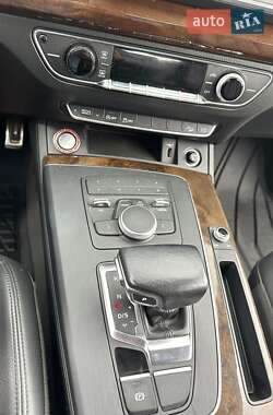 Внедорожник / Кроссовер Audi Q5 2018 в 