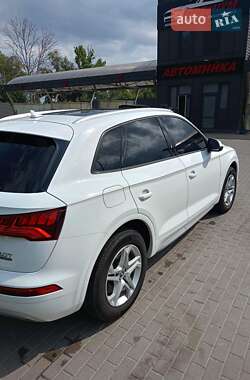 Внедорожник / Кроссовер Audi Q5 2017 в 