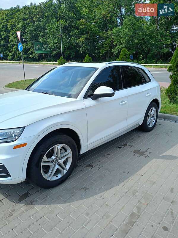 Внедорожник / Кроссовер Audi Q5 2017 в 