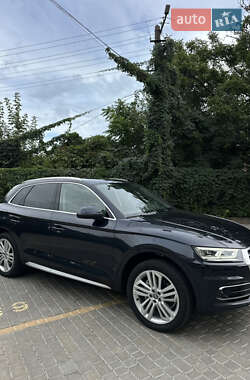 Внедорожник / Кроссовер Audi Q5 2018 в 