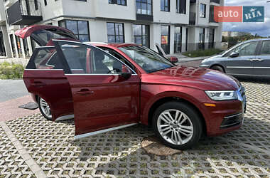 Внедорожник / Кроссовер Audi Q5 2018 в 